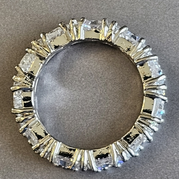 Triangle Zirconia Ring size: 9 - Picture 3 of 4